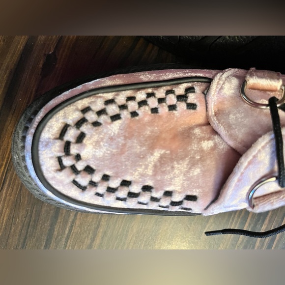 UNWORN T.U.K PINK CRUSHED VELVET VIVA MONDO CREEPER NWT - Picture 2 of 5